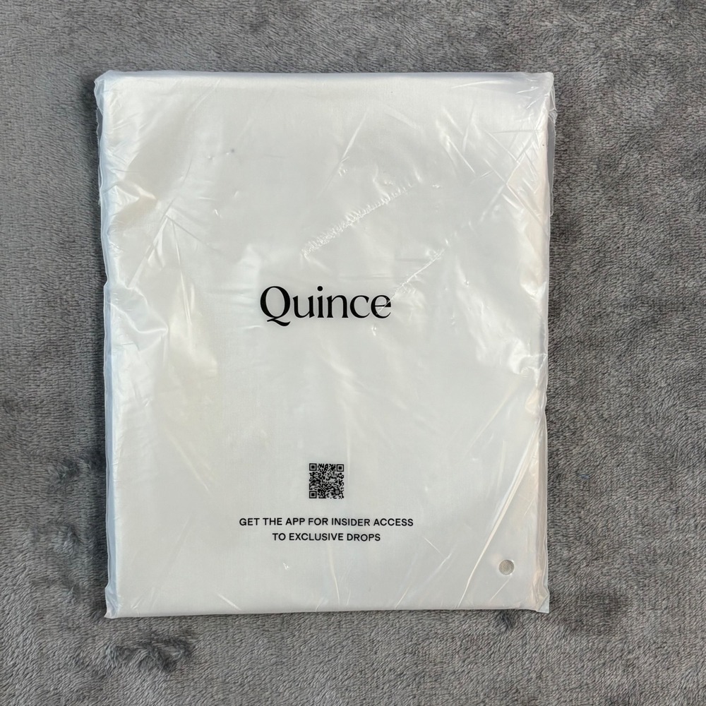 Quince 100% Mulberry Silk Pillowcase Silver Standard Size Zipper Closure LB71131